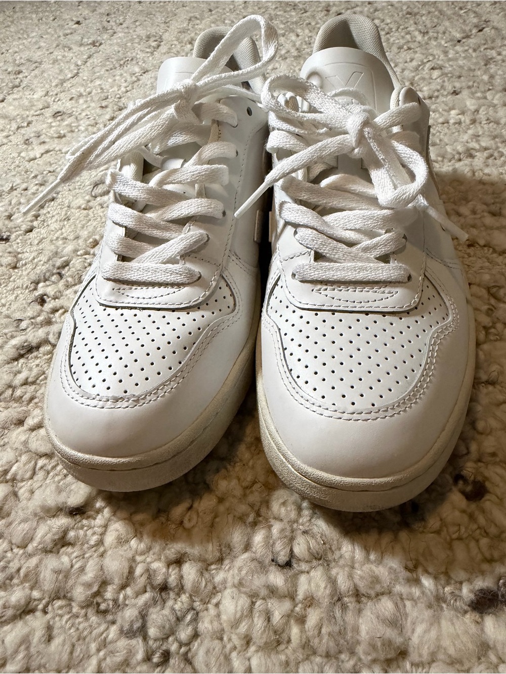 Veja White Leather Low-Top Sneakers - Picture 6 of 6